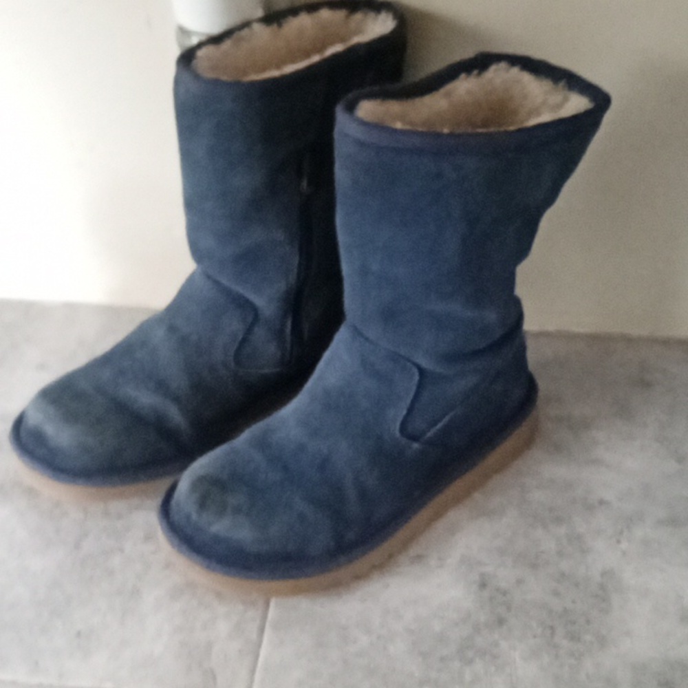 UGg boots sa iz kids en